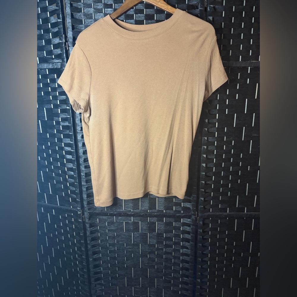 Women’s Tan Ribbed Short-Sleeved Ribbed Tee